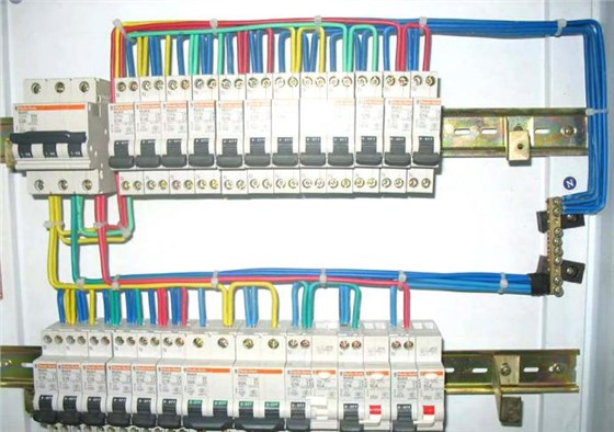 配電箱與供電線路結合的制作工藝圖片1